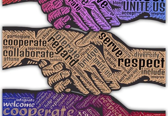 handshake-2160176_640